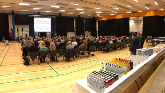 150 personer i biografopstilling 