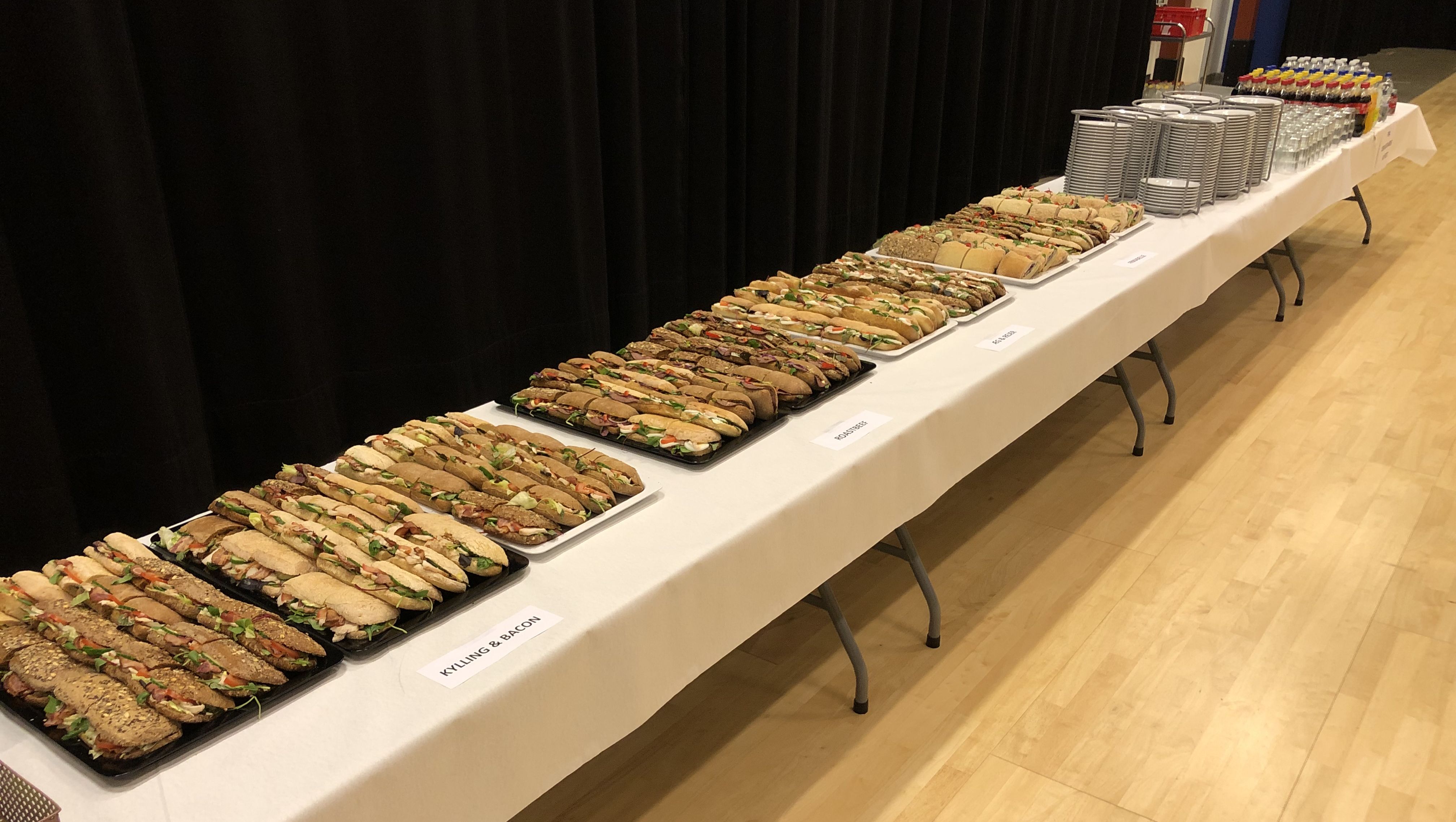 Sandwich- og drikkevarer-buffet